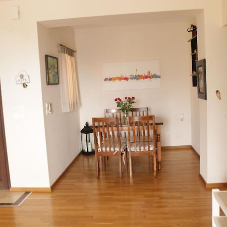 Grosses Haus Mit Traumhaftem Ausblick Apartment เยโอริยิอูโปลิส ภายนอก รูปภาพ