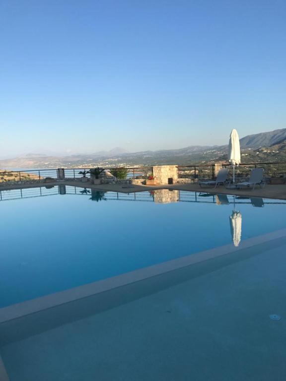 Grosses Haus Mit Traumhaftem Ausblick Apartment เยโอริยิอูโปลิส ภายนอก รูปภาพ