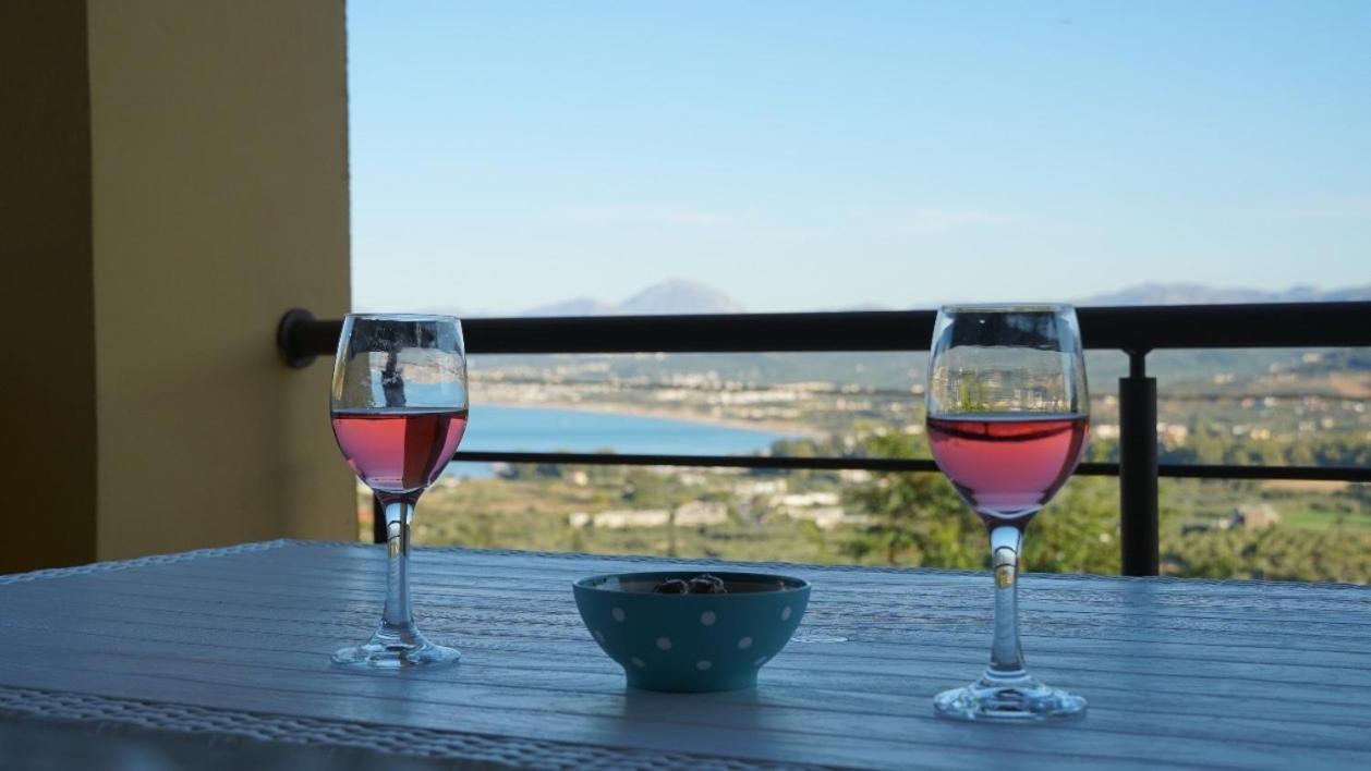 Grosses Haus Mit Traumhaftem Ausblick Apartment เยโอริยิอูโปลิส ภายนอก รูปภาพ