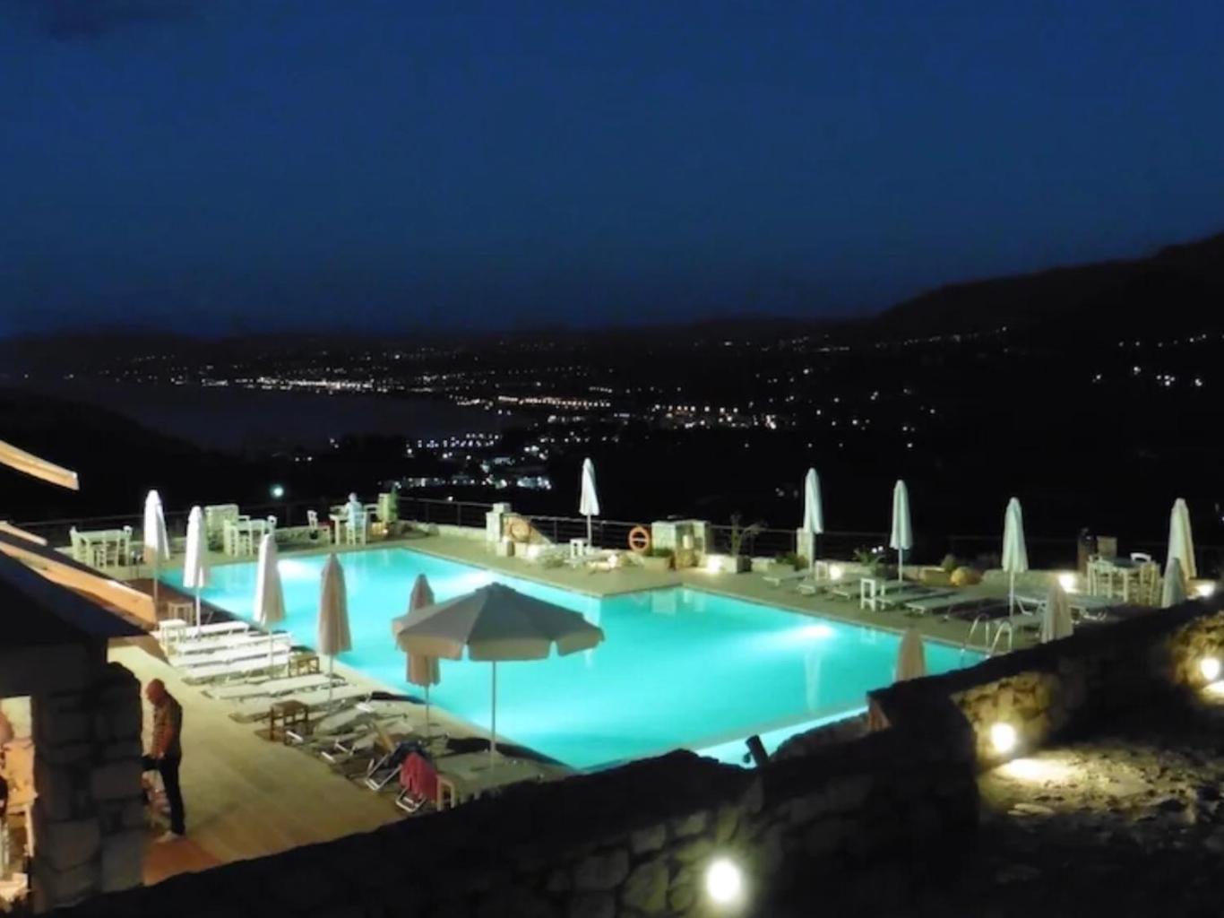 Grosses Haus Mit Traumhaftem Ausblick Apartment เยโอริยิอูโปลิส ภายนอก รูปภาพ