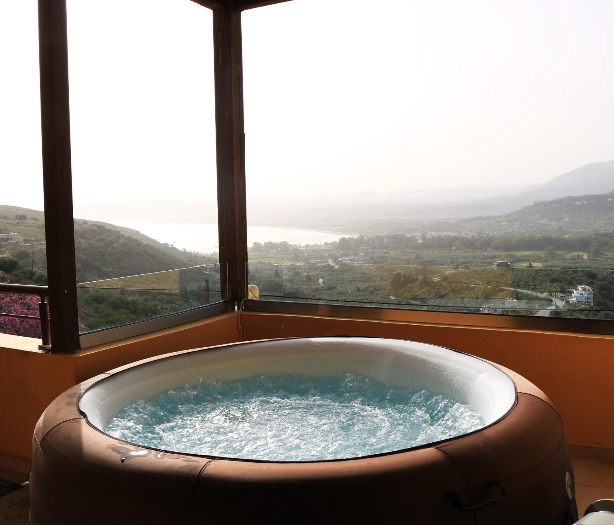 Grosses Haus Mit Traumhaftem Ausblick Apartment เยโอริยิอูโปลิส ภายนอก รูปภาพ